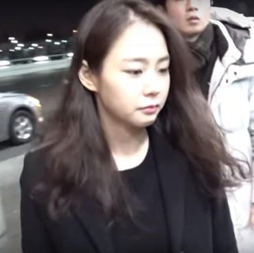Han Seung Yeon Eks KARA Mendadak Menangis di Bandara, Ada Apa?