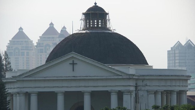 PGI mengimbau gereja dan umat Kristiani di Indonesia untuk menghindari pengumpulan umat dan open house saat perayaan Natal dan Tahun Baru.