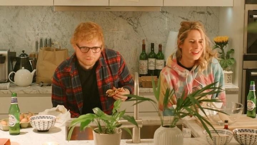 Lirik Lagu Put It All On Me - Ed Sheeran feat. Ella Mai Lirik Lagu Put It All On Me yang dinyanyikan oleh Ed Sheeran feat. Ella Mai.
