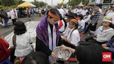 FOTO: Natal ke-8 di Luar Istana, Protes Jemaat pada Negara Jemaat GKI Yasmin Bogor dan HKBP Filadelfia Bekasi mengikuti perayaan Natal di seberang Istana Merdeka, Jakarta, Rabu (25/12).