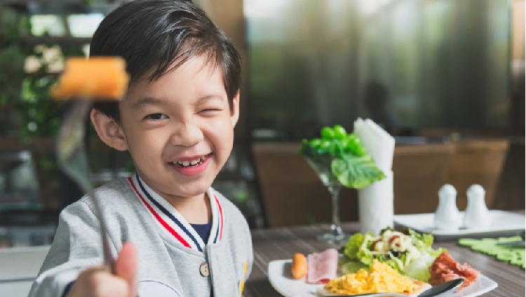 ilustrasi anak makan