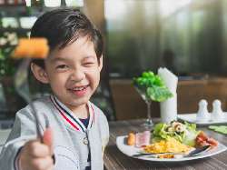 Jaga Daya Tahan Tubuh Anak di Normal Baru dengan Suplemen