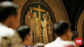 Cegah Corona, Gereja Katedral Jakarta Disemprot Disinfektan