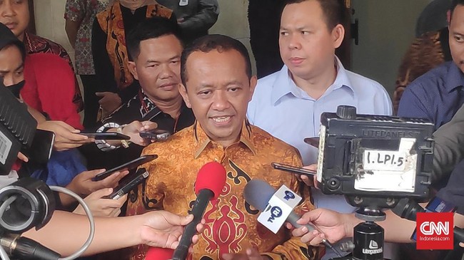 Menteri Investasi/Kepala BKPM Bahlil Lahadalia curiga IMF akan menyusup ke calon presiden untuk menghentikan program hilirisasi yang dilaksanakan Jokowi.