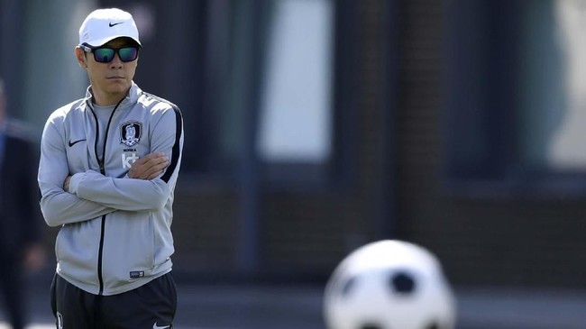 Pelatih Timnas Indonesia, Shin Tae Yong, mengungkapkan bakal melarang para pemainnya nanti bermain media sosial.