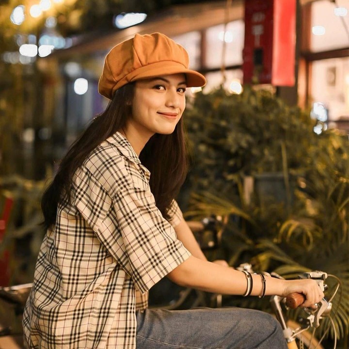 <span style="color: #222222; font-family: Arial, Helvetica, sans-serif; font-size: small;"> "Aku sama kak Ariel itu cuma teman, kenalnya semenjak aku jadi model video klip aja, Kupeluk Hatimu. (Kenal) sekitar empat bulan yang lalu," demikian klarifikasi yang disampaikan Lania Fira.  (Foto: Instagram @laniafira.)</span>