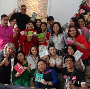 Rayakan Natal, Kezia Karamoy Kumpul dengan Keluarga Suami