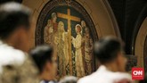 FOTO : Syahdu Misa Malam Natal di Katedral Jakarta Ibadah Misa Malam Natal di Gereja Katedral, Jakarta, Selasa (24/12), berjalan lancar.