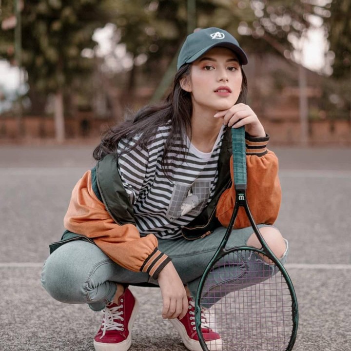 <span style="color: #222222; font-family: Arial, Helvetica, sans-serif; font-size: small;">Lania pun menanggapi isu tersebut. Menurutnya, kabar itu tidak benar, ia dan Ariel hanya sebatas teman dan rekan kerja. (Foto: Instagram @laniafira.)</span>