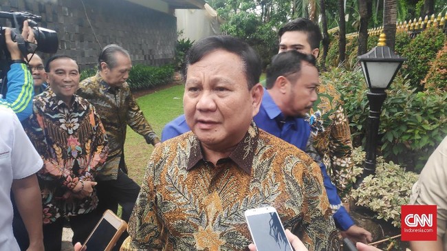Menteri Pertahanan Prabowo Subianto mengucapkan selamat Natal kepada seluruh masyarakat yang merayakan. Ucapan tersebut ia katakan saat menyambangi acara open house Menteri Koordinator Bidang Kemaritiman dan Investasi Luhut Binsar Pandjaitan di Kebayoran, Jakarta.