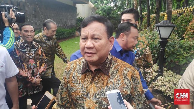 Menteri Pertahanan Prabowo Subianto mengucapkan selamat Natal kepada seluruh masyarakat yang merayakan. Ucapan tersebut ia katakan saat menyambangi acara open house Menteri Koordinator Bidang Kemaritiman dan Investasi Luhut Binsar Pandjaitan di Kebayoran, Jakarta.