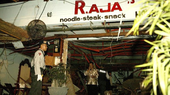 Pecahan logam dari teror bom bali II pada 2005 lalu baru diangkat dari badan Ni Kadek Ardani pada pertengahan 2019--14 tahun pascateror.
