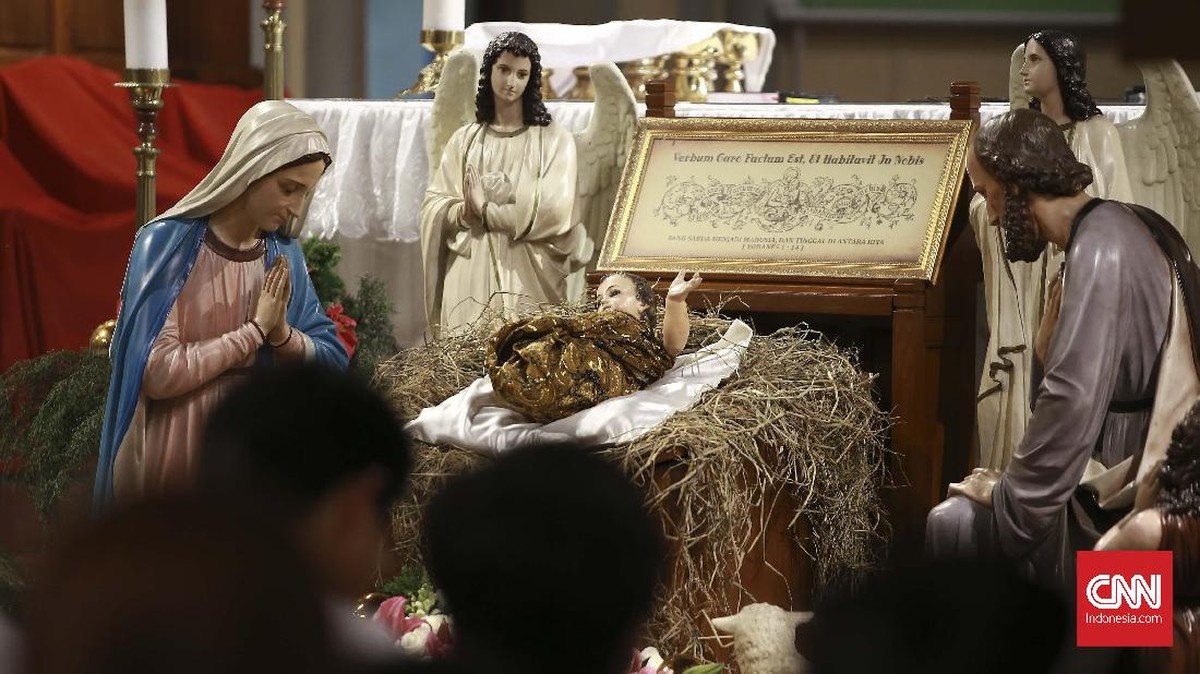 FOTO : Syahdu Misa Malam Natal di Katedral Jakarta