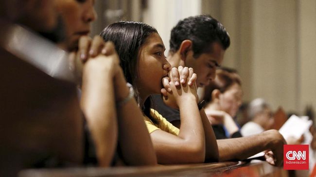Sebagian Gereja Jakarta Terapkan Ibadah Online dan Streaming Gereja JPCC meniadakan ibadah tatap muka antisipasi penyebaran virus corona, sedangkan katedral tetap menggelar misa sekaligus streaming.