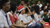 FOTO: Natal ke-8 di Luar Istana, Protes Jemaat pada Negara Jemaat GKI Yasmin Bogor dan HKBP Filadelfia Bekasi mengikuti perayaan Natal di seberang Istana Merdeka, Jakarta, Rabu (25/12).