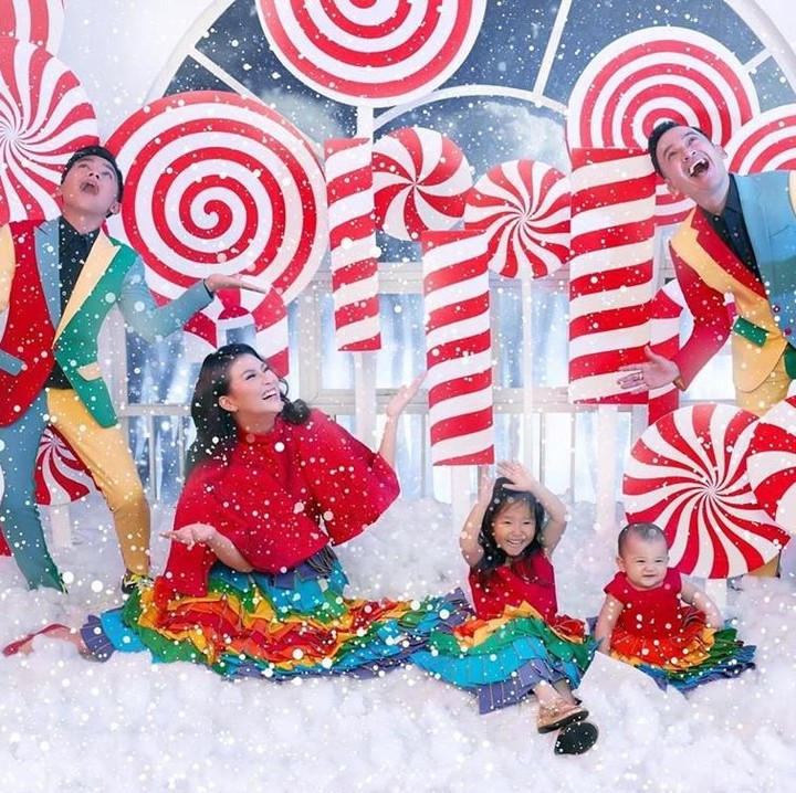 <p>Seru banget nih momen Natal keluarga Ruben Onsu dan Sarwendah. "Merry Christmas," tulis Sarwendah. (Foto: Instagram @sarwendah29)</p>
