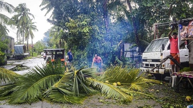Topan Phanfone yang menghantam area terpencil dan daerah wisata di kawasan tengah Filipina pada Kamis (25/12) telah merenggut sedikitnya 16 nyawa.