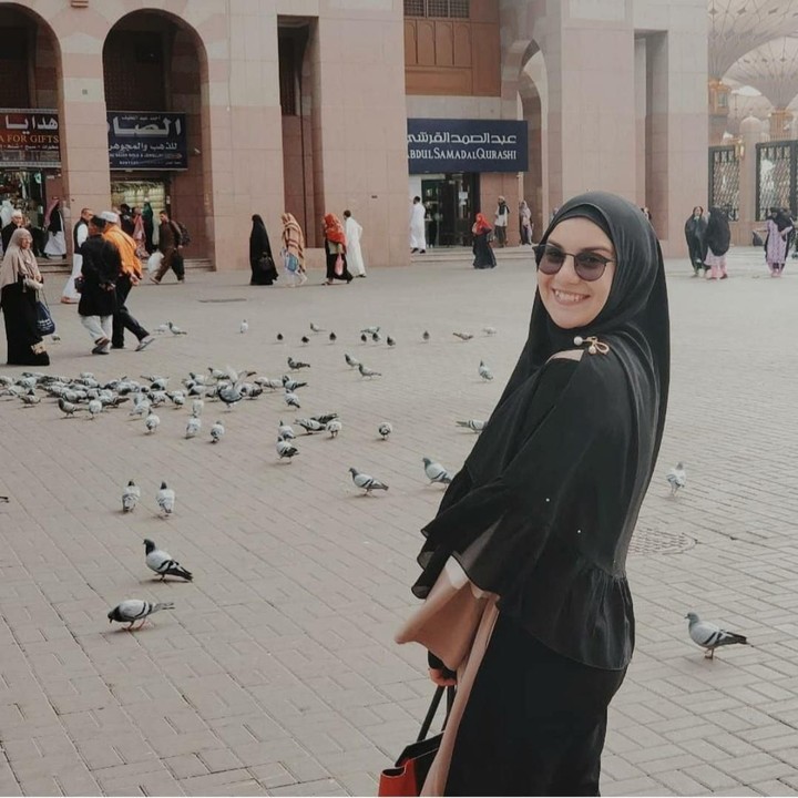 <p>Dalam potret ini, Irish Bella terlihat sangat bahagia ya, Bunda. (Foto: Instagram @_irishbella_)</p>