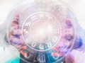 Menebak Gaya Ciuman Berdasarkan Zodiak
