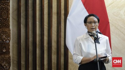 Menteri Luar Negeri Retno Marsudi di Kantor Kementerian Luar Negeri, Jakarta, Kamis (26/12/2019). Pemerintah Indonesia bekerja sama dengan pemerintah Filipina berhasil membebaskan dua WNI yang telah disandera selama 90 hari pada 22 Desember 2019. Saat ini masih ada satu sandera, Muhammad Farhan, yang sedang diupayakan pembebasannya.