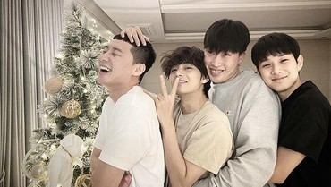 img-title Rayakan Natal, V BTS Habiskan Waktu dengan Teman-teman Selebriti