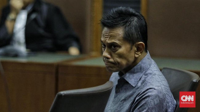Bos MRA Soetikno Soedarjo didakwa menyuap eks Dirut Garuda Indonesia Emirsyah Satar Rp5,859 miliar dan sejumlah mata uang asing terkait pengadaan pesawat.