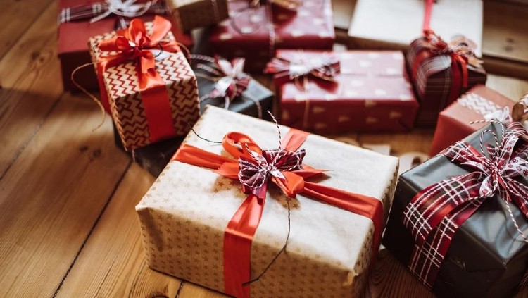 Ilustrasi Kado Natal christmas gift at home