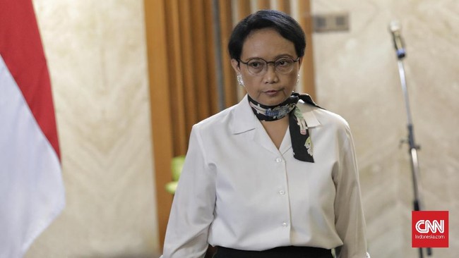 Menteri Luar Negeri RI, Retno Marsudi, bungkam ketika ditanya soal penolakan Singapura atas kedatangan Abdul Somad alias UAS.