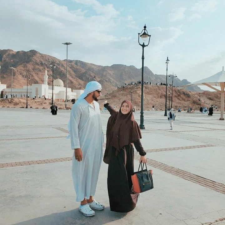 <p> Itu sebabnya untuk menutup tahun, Irish Bella dan Ammar Zoni ingin lebih mendekatkan diri pada Allah dengan ibadah umroh.  (Foto: Instagram @_irishbella_)</p>