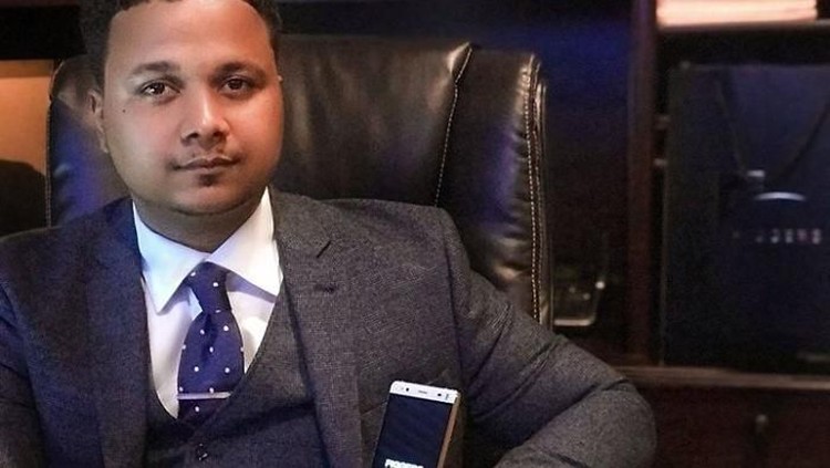 Saat bayi, pria ini dibuang di tong sampah, saat dewasa ia kini jadi miliarder. Ia bahkan menjadi CEO perusahaannya sendiri yang bernilai Rp862 miliar. Hebat!