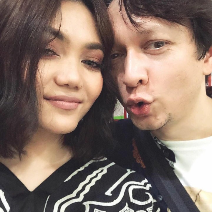 <p>Pernikahan mereka berlangsung di negara asal Josscy, yakni di Belanda. (Foto: Instagram @rinanose16.)</p>