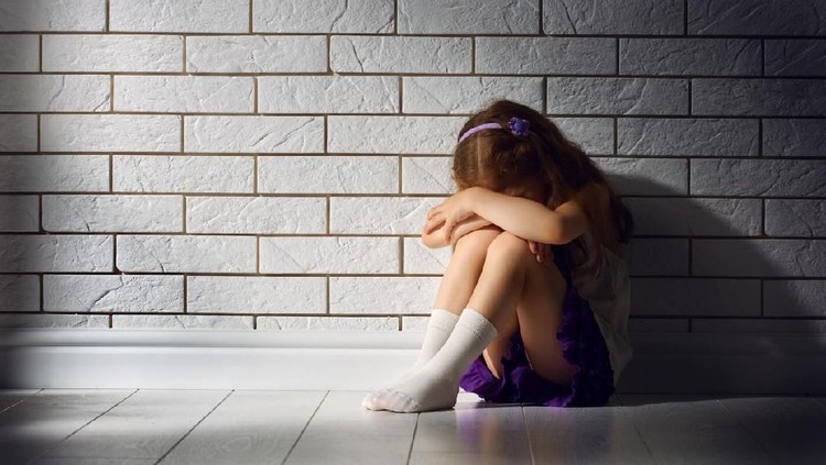 Elizabeth Haway, seorang ibu asal AS mengaku bersalah, telah melakukan pelecehan seksual pada seorang anak. Ia pun terancam hukuman maksimal 300 tahun penjara.