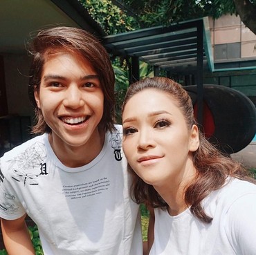 Persamaan Sikap Maia Estianty & Mulan Jameela sebelum El Rumi Tanding Tinju