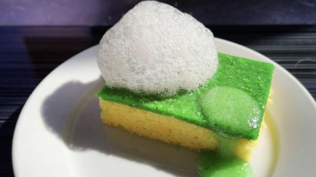 Chef Ben Churchill membuat karya-karya makanan tak biasa dari bahan pencuci mulut, mengubahnya menjadi spons cuci piring atau jeruk busuk.