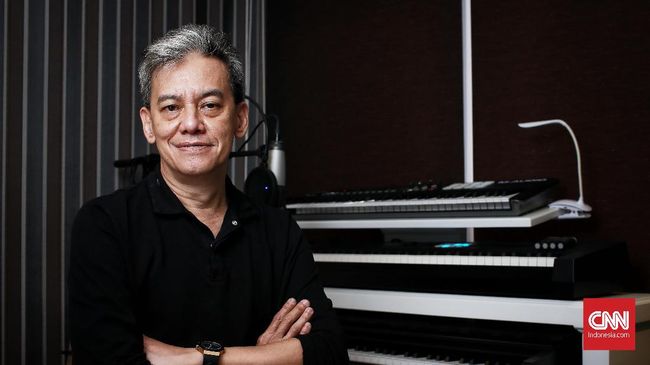 Dibesarkan dengan budaya musik yang kental, Fariz RM tumbuh menjadi musisi besar dan legendaris di Indonesia.