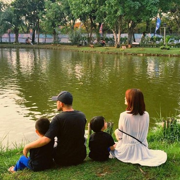 Setahun Pasca Tsunami, Julianna Moechtar Unggah Kenangan Bersama Suami