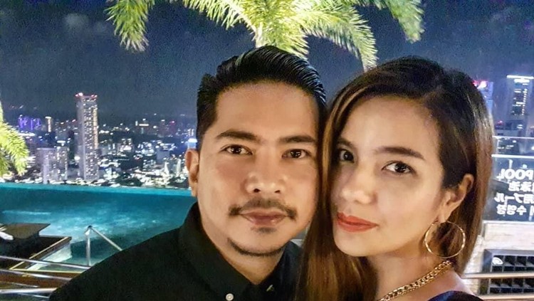 Sheila Marcia sudah resmi menikah dengan seorang DJ bernama Dimas Akira. Seperti apa sih sosok suami baru Sheila? Simak ulasan ini ya.