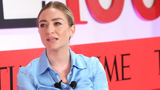 Whitney Wolfe Herd, pendiri aplikasi kencan online Bumble, menjadi perempuan terkaya ke-72 di AS dengan harta Rp4 triliun.