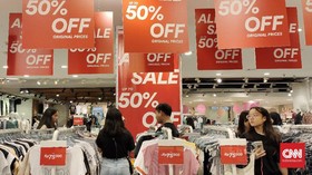 FOTO: Berburu Barang Diskon Akhir Tahun