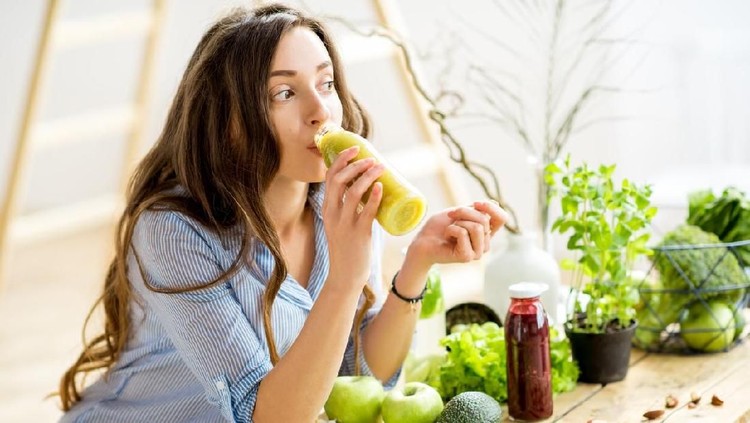 Ibu menyusui sebaiknya menjaga imunitas tubuh agar tak mudah sakit. Simak yuk vitamin terbaik untuk ibu menyusui dalam ulasan berikut ini!