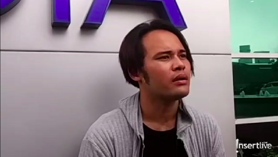 Meski telah menjadi pengemudi ojol selama tiga tahun, Calvin Dores ternyata pernah merasa malu dengan pekerjaannya itu.