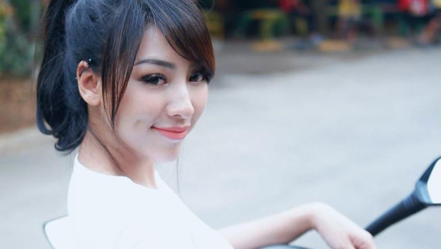 Miliki pinggang ramping bak tokoh kartun, Angela Lorenza banjir pujian netizen.