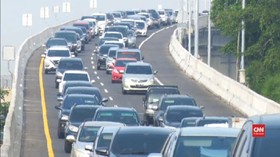 VIDEO: Jelang Libur Tahun Baru Tol Arah Cikampek Macet Lagi
