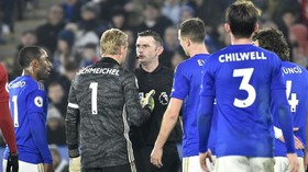 Sebut Wasit 'Pahlawan' Liverpool, Schmeichel Dihujat Netizen