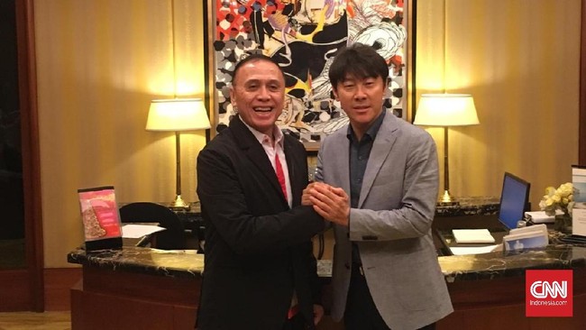 Ketua Umum PSSI Mochamad Iriawan berubah pikiran dengan memastikan Shin Tae Yong akan tetap menangani Timnas Indonesia senior di Piala Asia 2023.