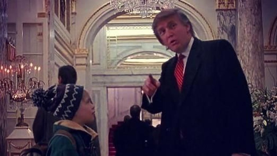 Adegan cameo dalam film Home Alone 2 yang menampilkan Presiden Amerika Serikat, Donald Trump dihapus oleh Canadian Broadcast Company (CBC).