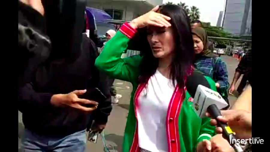 Reaksi Iis Dahlia terkait rumah yang akan didatangi ojek online.