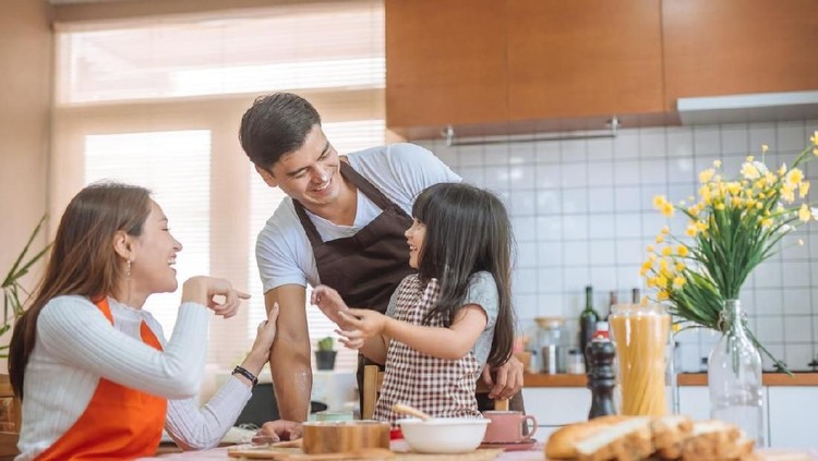 Daughter help parent preparing the bake  Family concept.