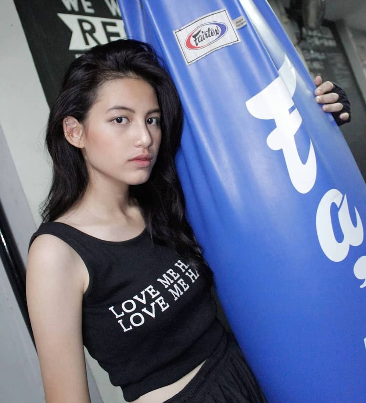 Lania Fira diisukan memiliki kedekatan khusus dengan Ariel NOAH&period; Kedekatan mereka disorot usai Lania Fira tampil di video klip terbaru NOAH&comma; Kupeluk Hatimu&period;