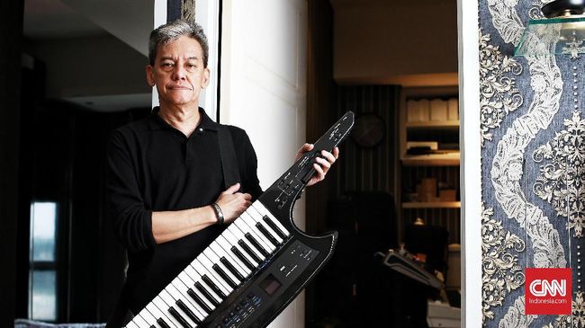 Tiga legenda musik Indonesia, Fariz RM, Deddy Dhukun serta Mus Mujiono akan menggelar konser kolaborasi bertajuk Semua Jadi Satu.